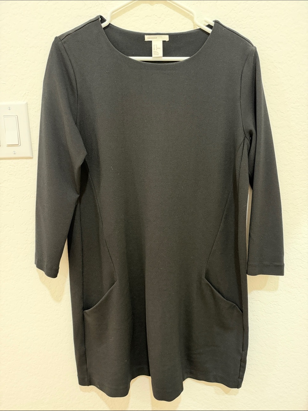 H&M Black Three-Quarter Sleeve Shift Dress with Pockets
